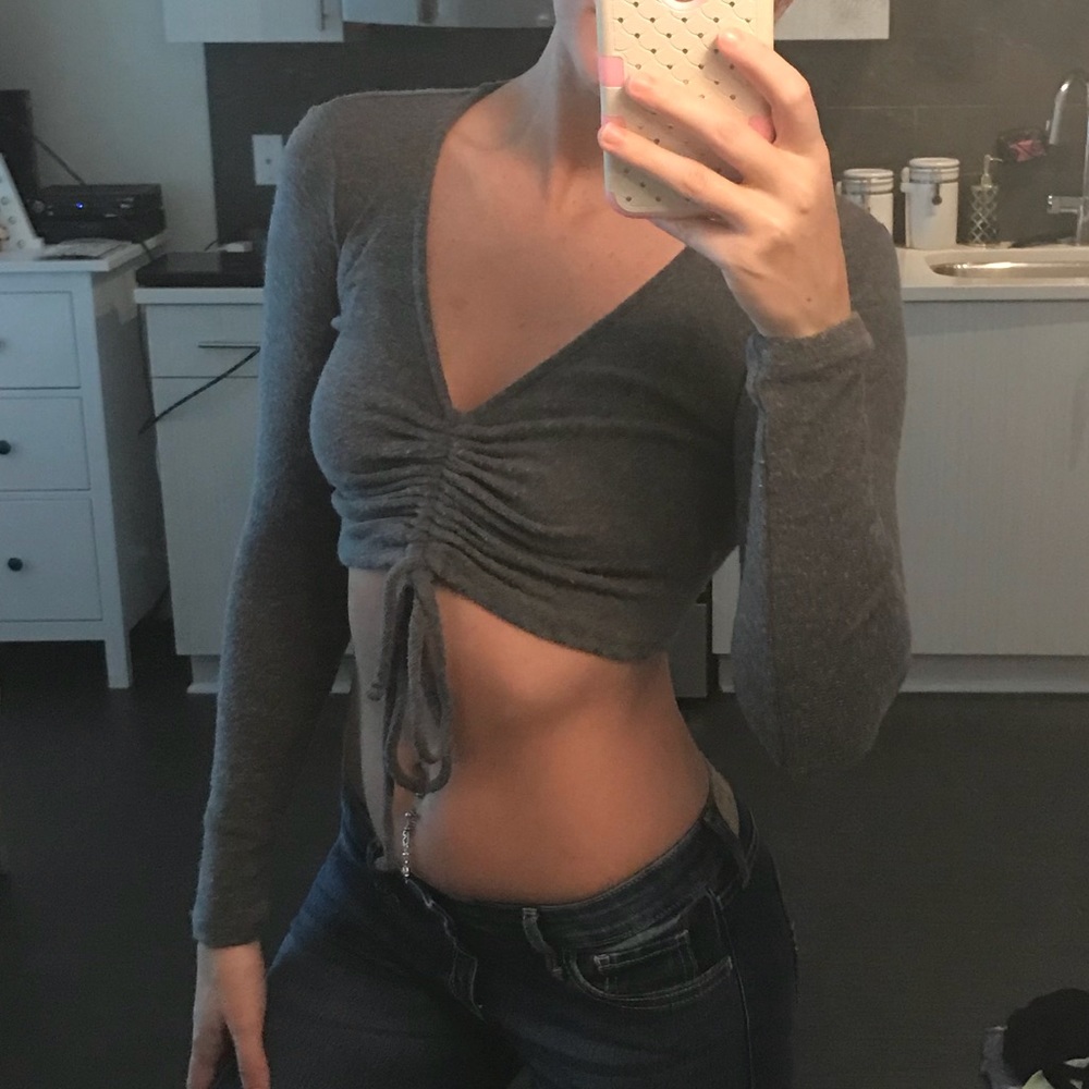 Forever 21 Grey Long Sleeve Scrunch Front Crop Top